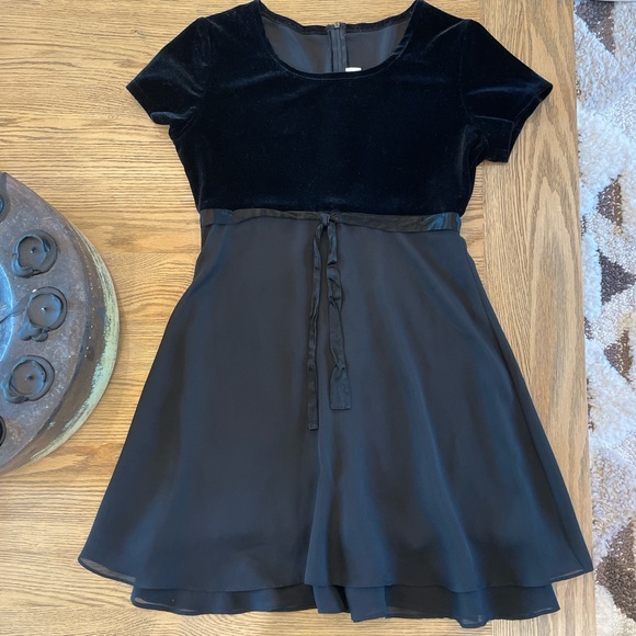 CDC Dresses & Skirts - 90s velvet dress